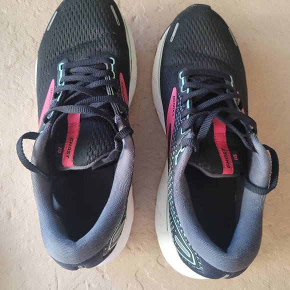 Size 8.5 Brooks Ghost 14 Black & Pink Women's Sneaker - Picture 5 of 7